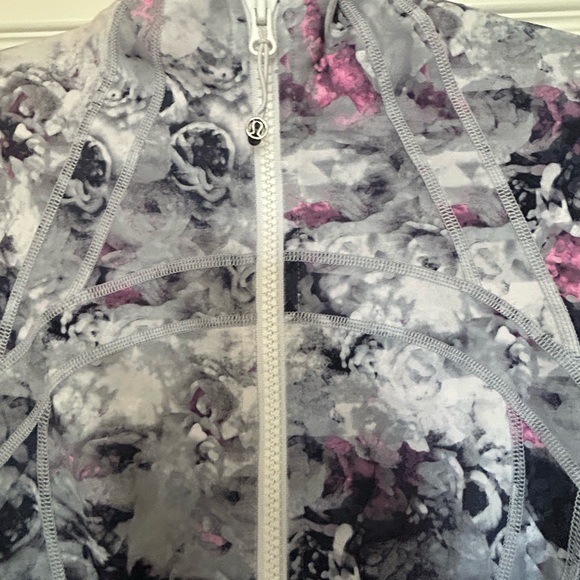 Rare Lululemon Define Jacket, Like New Condition, Sz 6.  Vintage - Picture 3 of 7